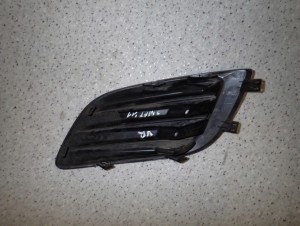 SUZUKI SWIFT MK7 10- ZAŚLEPKA HALOGENU KRATKA PRAWA 5/5 MINIATURA