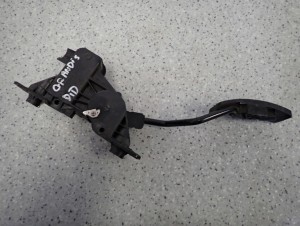 MITSUBISHI GRANDIS 2.0 DID 04-11 PEDAŁ GAZU