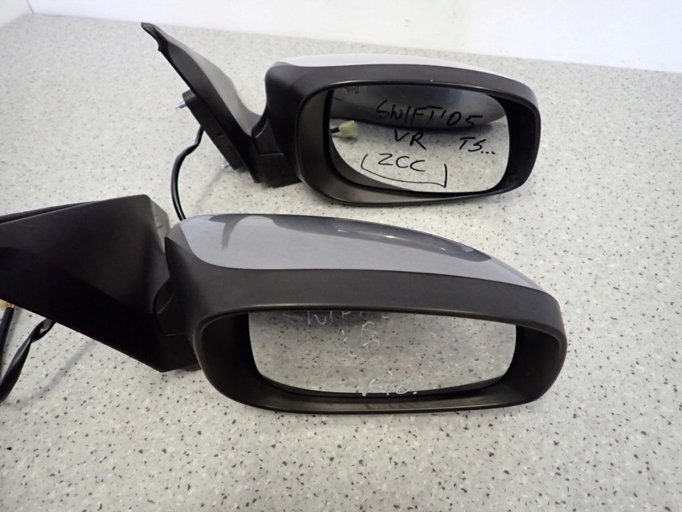 SUZUKI SWIFT 05-07 LUSTERKO PRAWE ZCD ZCC ZCH 5 PIN 3/13