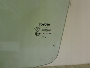 TOYOTA VERSO 09-13 SZYBA PRZEDNIA LEWA 3/4 MINIATURA