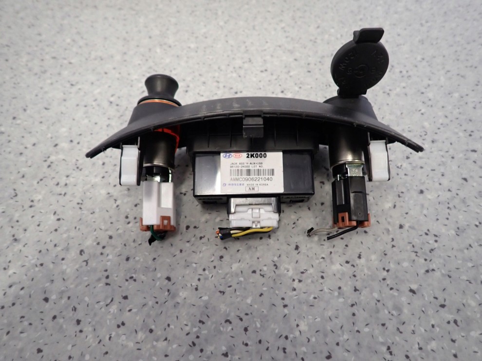 KIA SOUL I 09- ZAPALNICZKA PORT USB AUX 6/7