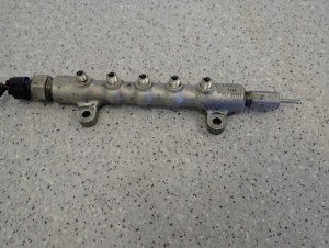 TOYOTA AVENSIS T25 06-08 COROLLA VERSO 07-09 2.0 D4D LISTWA WTRYSKOWA