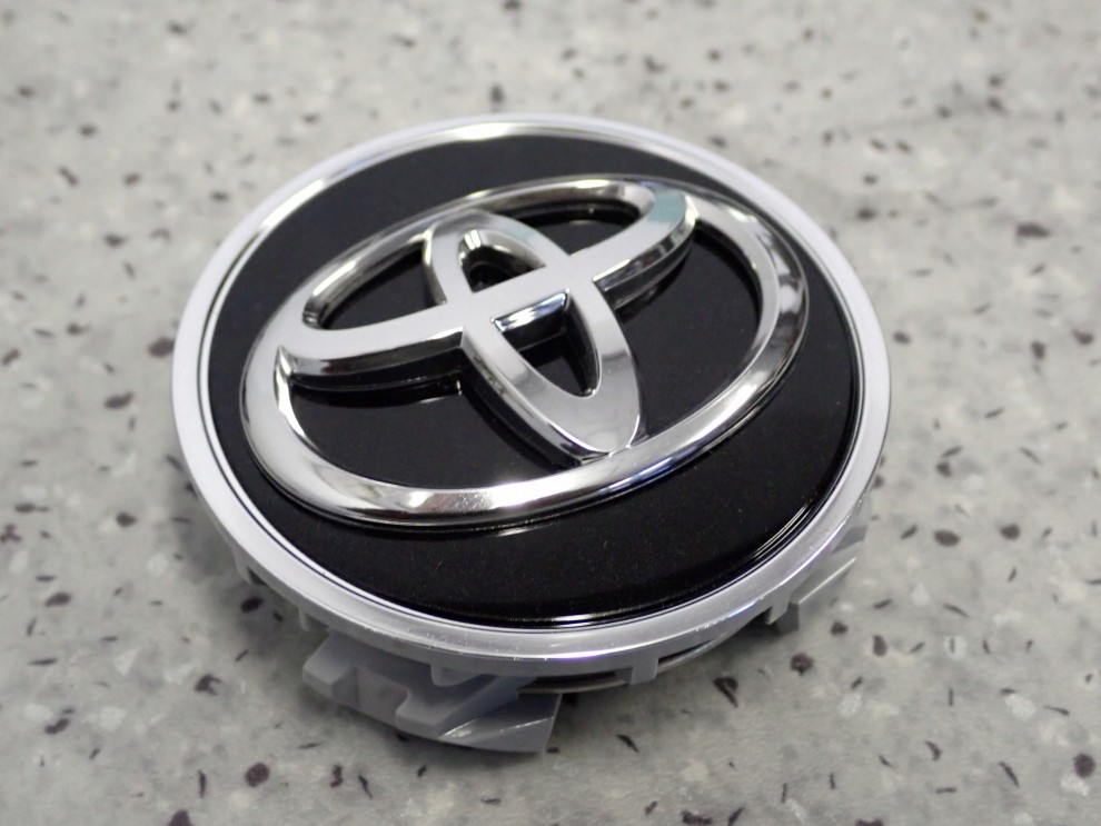 TOYOTA KOŁPAK KAPSEL ZAŚLEPKA NAKŁADKA FELGI ALUMINIOWEJ KOŁA 2/4