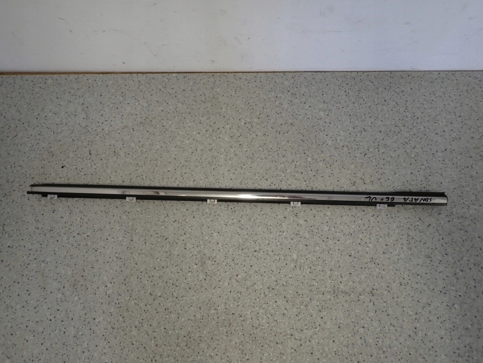 HYUNDAI SONATA V 05-09 LISTWA ZGARNIAJĄCA SZYBY PRZEDNIA LEWA PARAPET 1/4