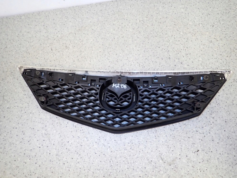 MAZDA 2 MAZDA2 DY 05-07 ATRAPA GRILL KRATA WLOTU 8/10