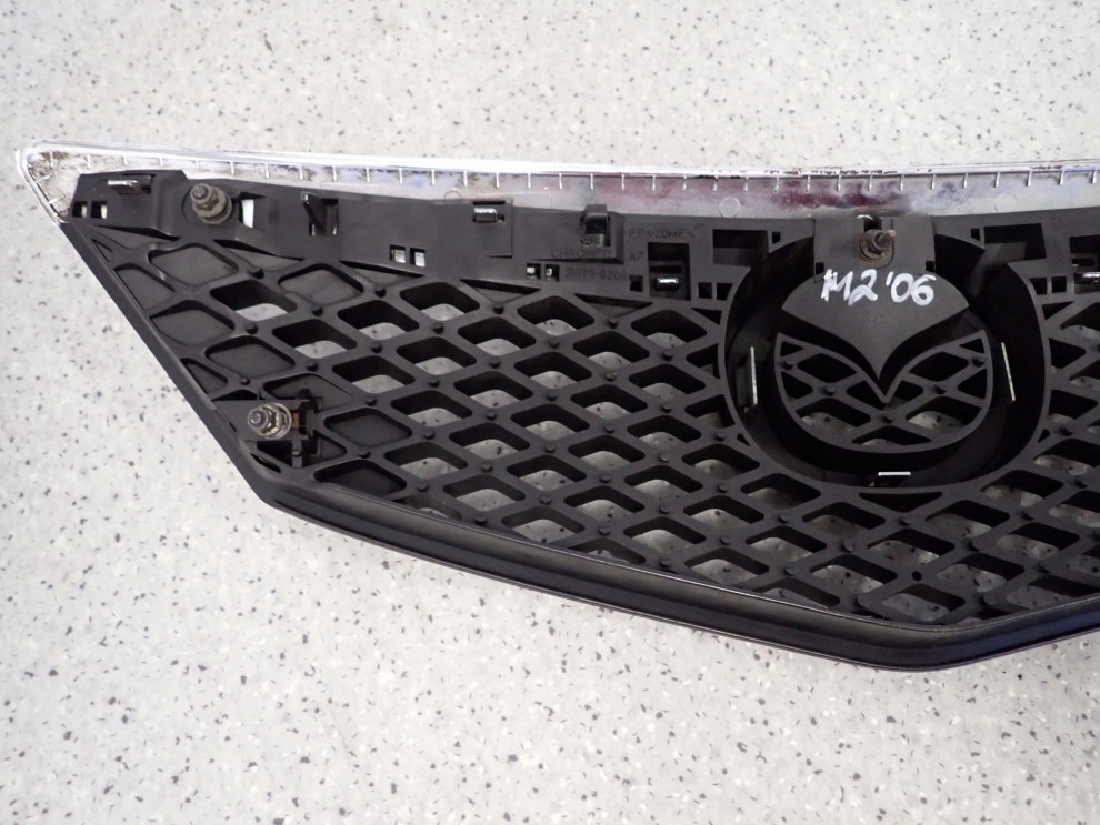 MAZDA 2 MAZDA2 DY 05-07 ATRAPA GRILL KRATA WLOTU 9/10