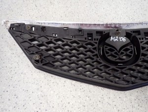 MAZDA 2 MAZDA2 DY 05-07 ATRAPA GRILL KRATA WLOTU 9/10 MINIATURA