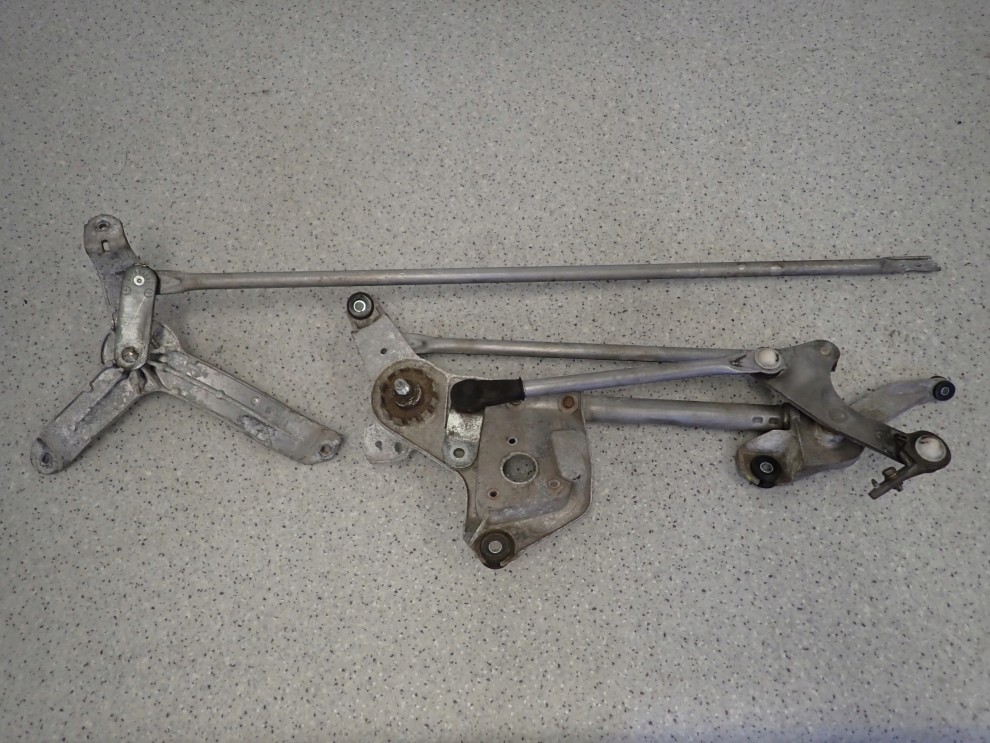 MITSUBISHI GRANDIS MECHANIZM WYCIERACZEK PRZEDNICH 1/5