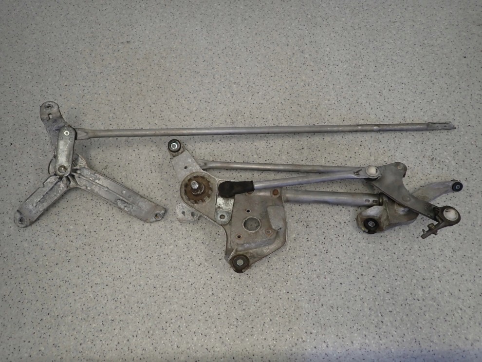 MITSUBISHI GRANDIS MECHANIZM WYCIERACZEK PRZEDNICH 2/5