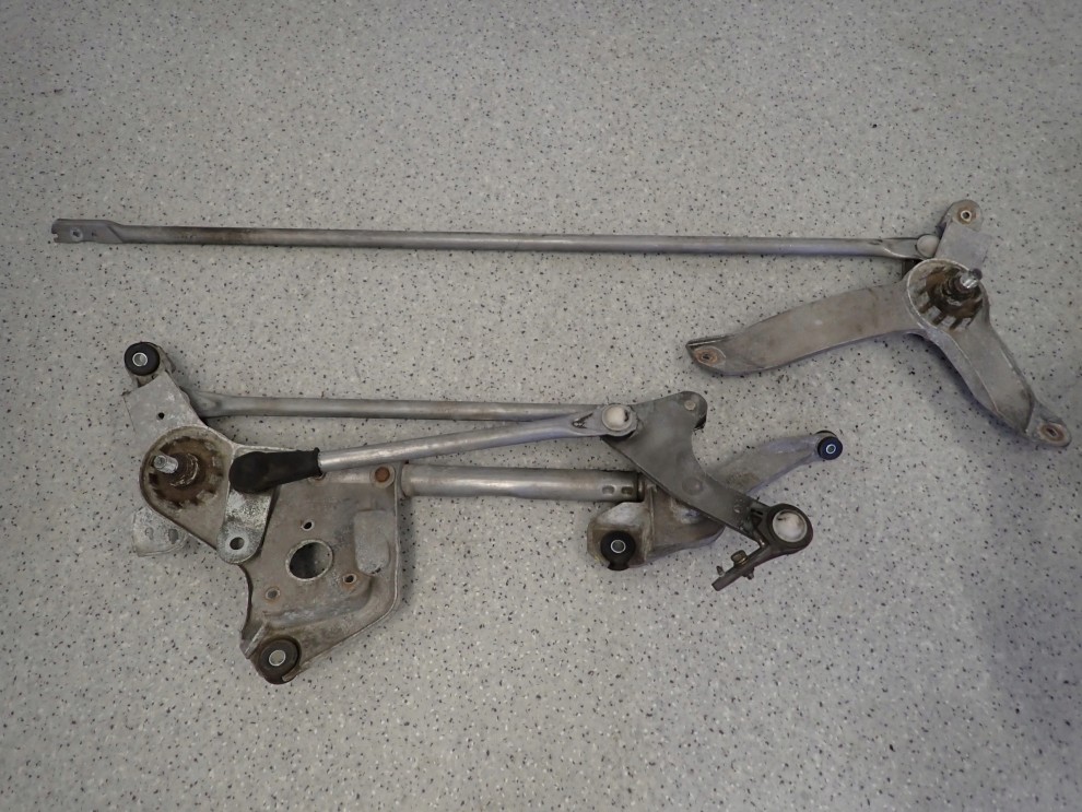 MITSUBISHI GRANDIS MECHANIZM WYCIERACZEK PRZEDNICH 3/5