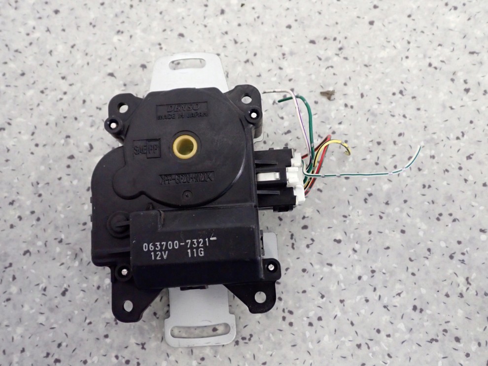 MITSUBISHI GRANDIS 03-11 STEROWNIK NAGRZEWNICY SILNICZEK NAWIEWU CIEPŁO ZIM 2/6