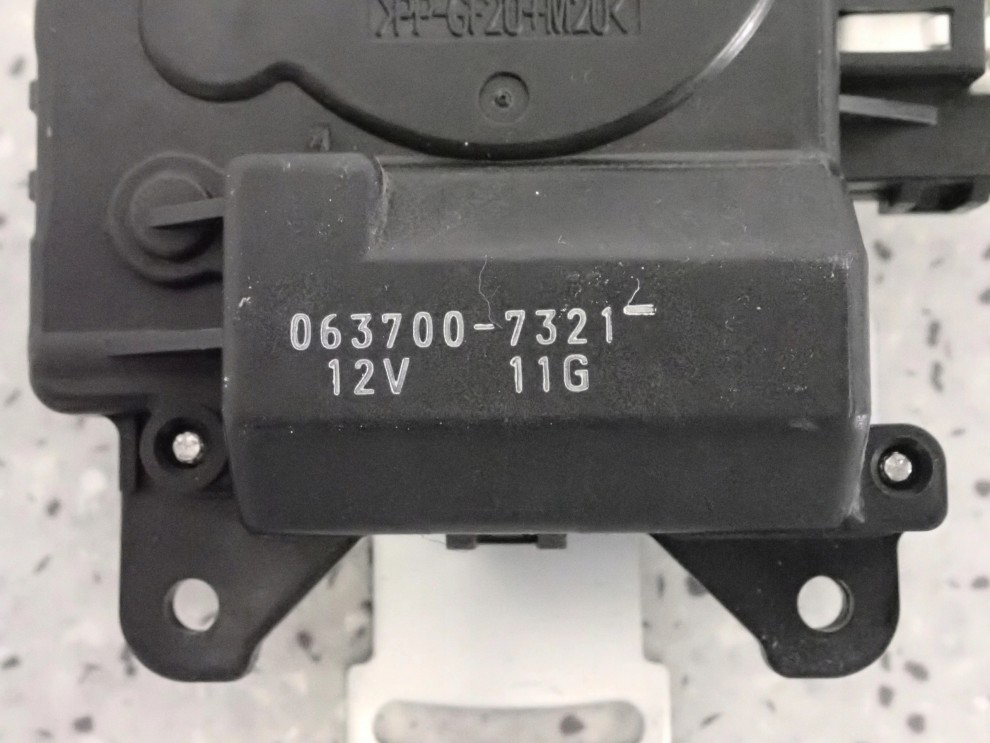 MITSUBISHI GRANDIS 03-11 STEROWNIK NAGRZEWNICY SILNICZEK NAWIEWU CIEPŁO ZIM 3/6
