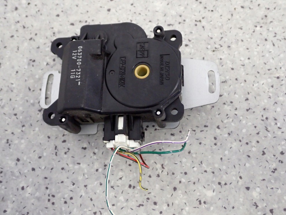 MITSUBISHI GRANDIS 03-11 STEROWNIK NAGRZEWNICY SILNICZEK NAWIEWU CIEPŁO ZIM 4/6