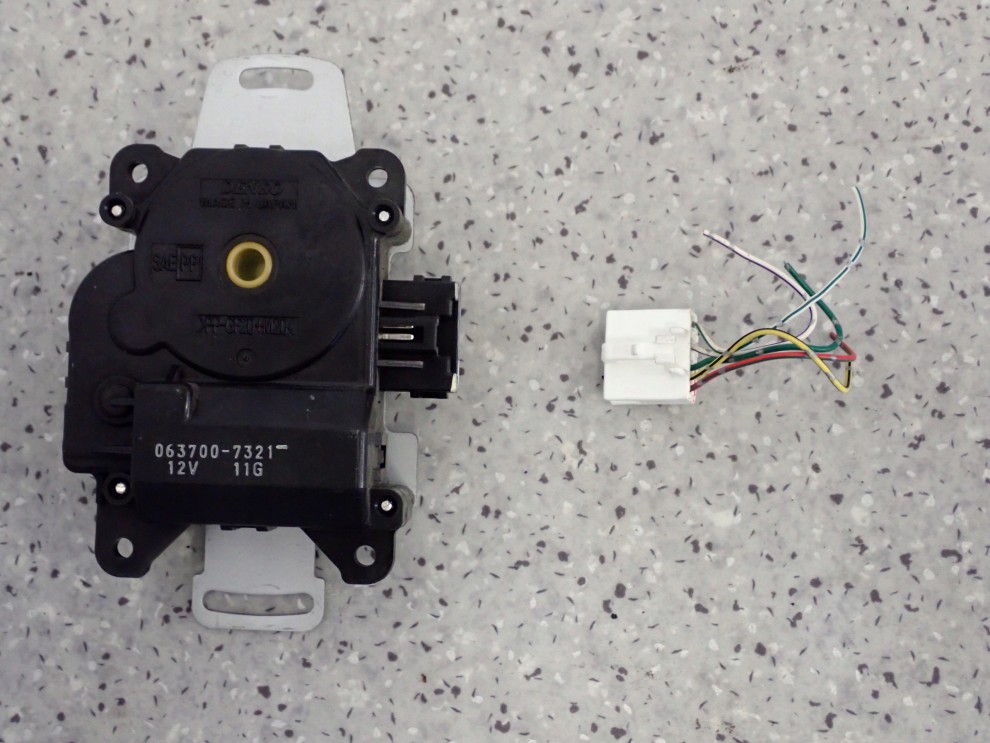 MITSUBISHI GRANDIS 03-11 STEROWNIK NAGRZEWNICY SILNICZEK NAWIEWU CIEPŁO ZIM 6/6