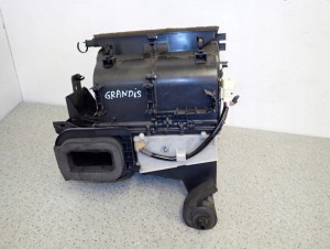 MITSUBISHI GRANDIS 03-11 OBUDOWA NAGRZEWNICY