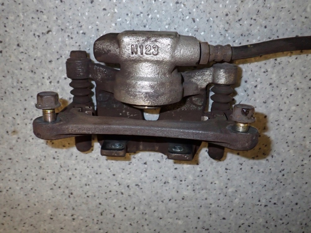 MITSUBISHI GRANDIS 03-11 ZACISK HAMULCOWY TYLNY LEWY 5/6