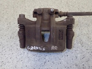 MITSUBISHI GRANDIS 03-11 ZACISK HAMULCOWY TYLNY PRAWY