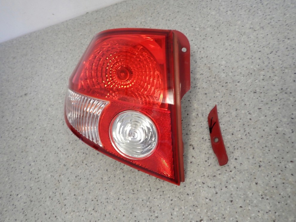 HYUNDAI GETZ 02-05 LAMPA TYLNA LEWA 3/5
