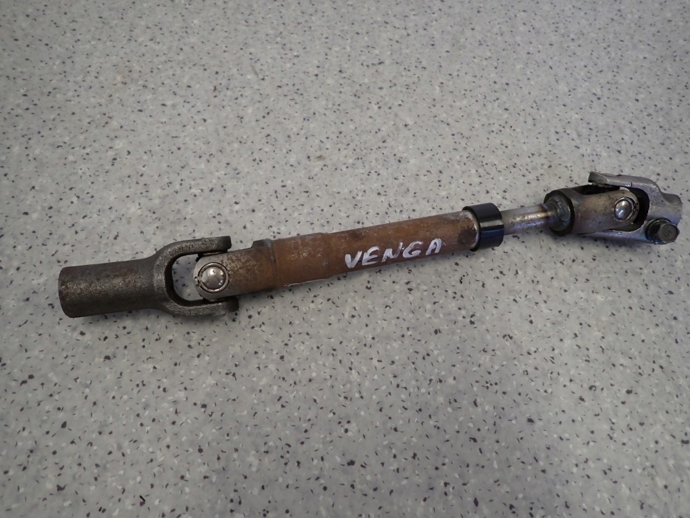 KIA VENGA 09- KRZYŻAK KOLUMNY KIEROWNICZEJ 1/2