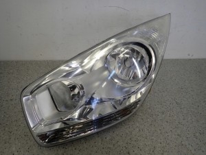 KIA VENGA 09- LAMPA PRZEDNIA LEWA 2/11 MINIATURA
