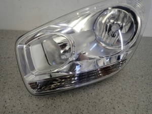 KIA VENGA 09- LAMPA PRZEDNIA LEWA 3/11 MINIATURA
