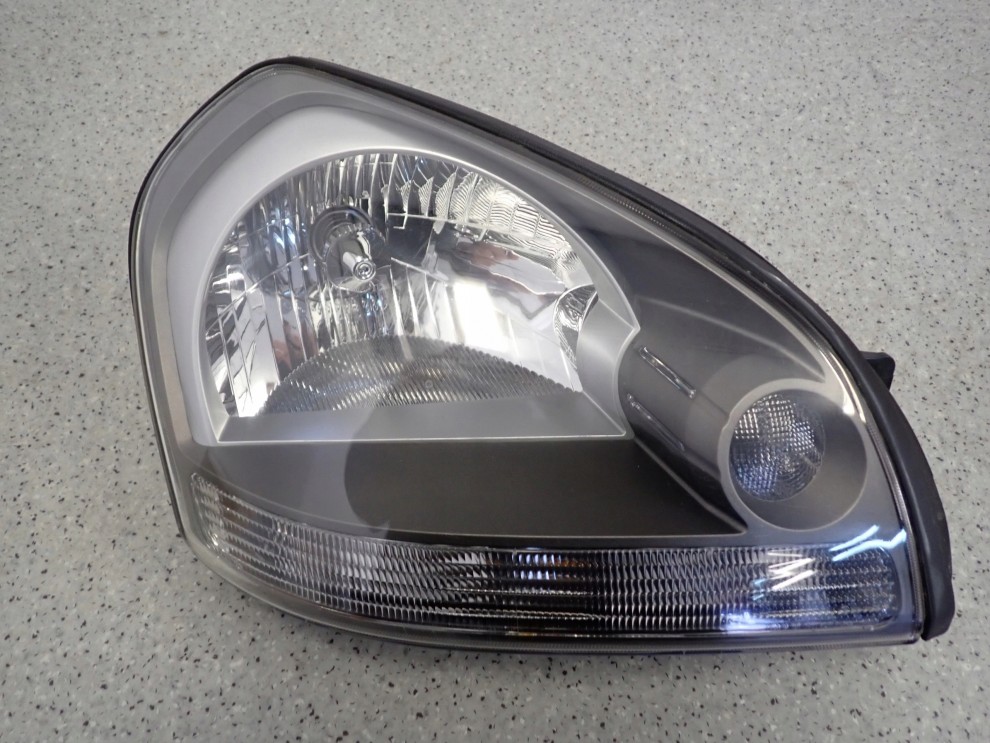 HYUNDAI TUCSON 04-10 REFLEKTOR PRZEDNI PRAWY LAMPA PRZÓD 2/11