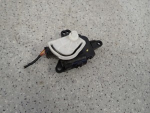 KIA VENGA 09- SILNICZEK STEROWANIA NAGRZEWNICY 4/4 MINIATURA
