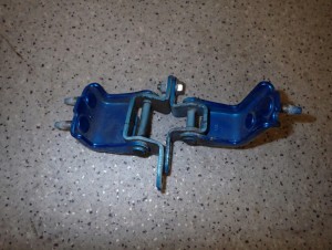 SUZUKI CELERIO 14-19 ZAWIASY DRZWI TYLNE PRAWE KOMPLET ZQE 2/5 MINIATURA