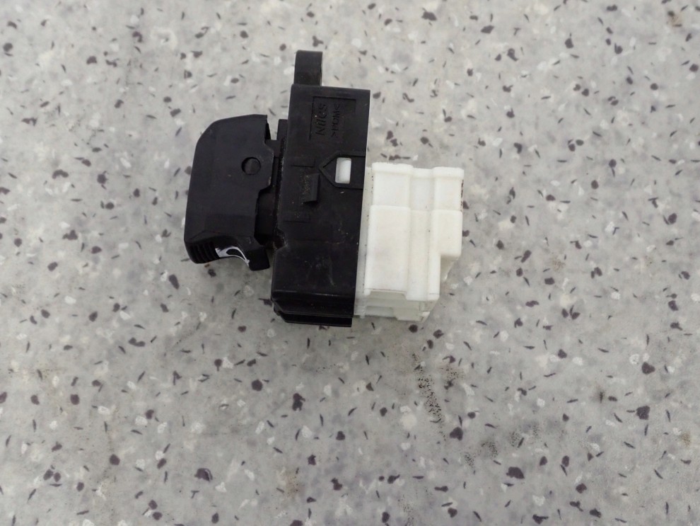 SUZUKI CELERIO 14-19 PRZEŁĄCZNIK SZYBY PRZEDNI PRAWY 4/5