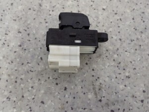 SUZUKI CELERIO 14-19 PRZEŁĄCZNIK SZYBY PRZEDNI PRAWY 3/5 MINIATURA
