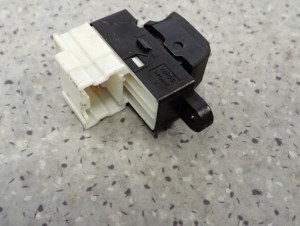SUZUKI CELERIO 14-19 PRZEŁĄCZNIK SZYBY PRZEDNI PRAWY 5/5 MINIATURA