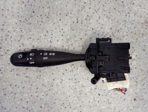 SUZUKI SWIFT 04-09 PRZEŁĄCZNIK ŚWIATEŁ KIERUNKÓW