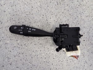SUZUKI SWIFT 04-09 PRZEŁĄCZNIK ŚWIATEŁ KIERUNKÓW 2/4 MINIATURA