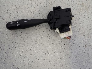 SUZUKI SWIFT 04-09 PRZEŁĄCZNIK ŚWIATEŁ KIERUNKÓW 3/4 MINIATURA
