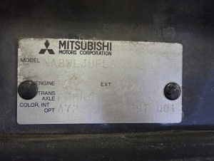 MITSUBISHI GRANDIS 04-11 MASKA POKRYWA SILNIKA A72 16/16 MINIATURA
