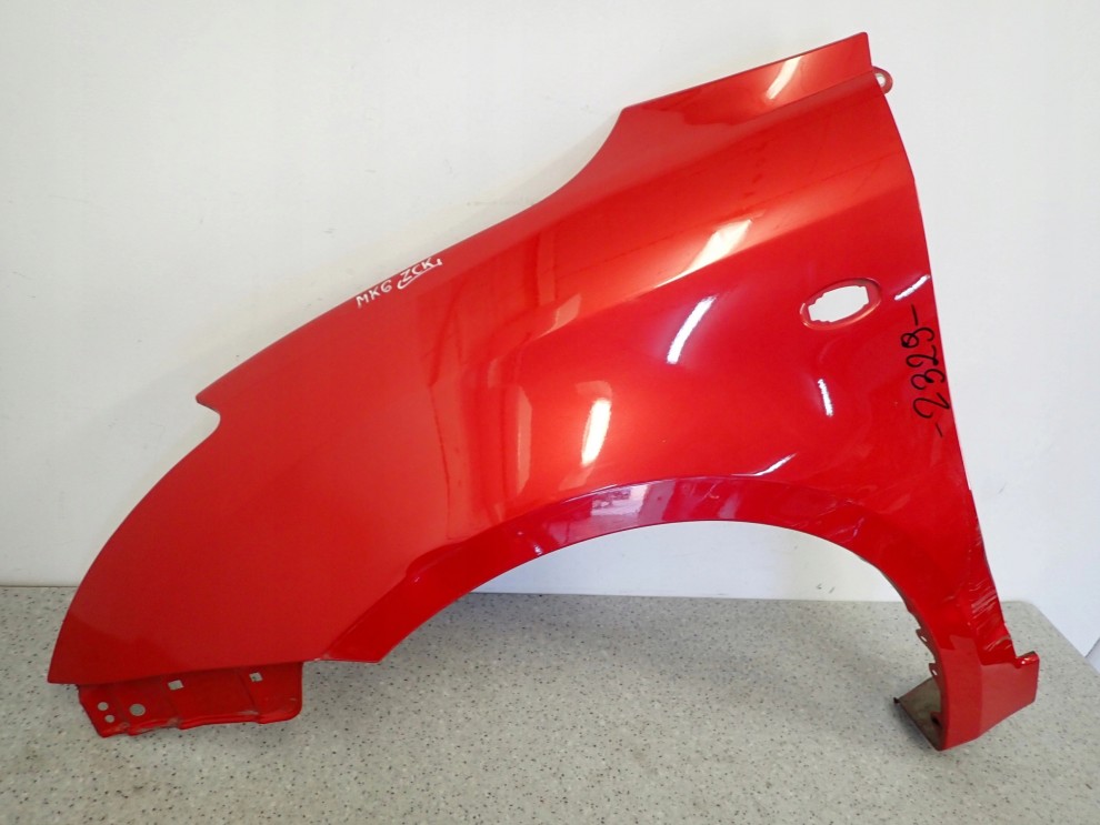SUZUKI SWIFT MK6 05-09 BŁOTNIK PRZEDNI LEWY ZCK 6/15