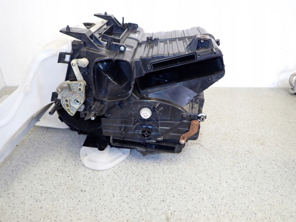 NISSAN XTRAIL X-TRAIL T31 07- OBUDOWA NAGRZEWNICY 4/7
