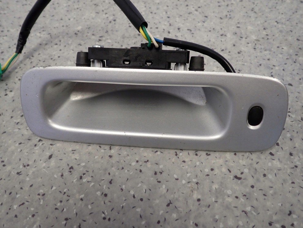 SUZUKI SWIFT MK6 04- KLAMKA TYLNEJ KLAPY SWITCH KEYLESS 2/4