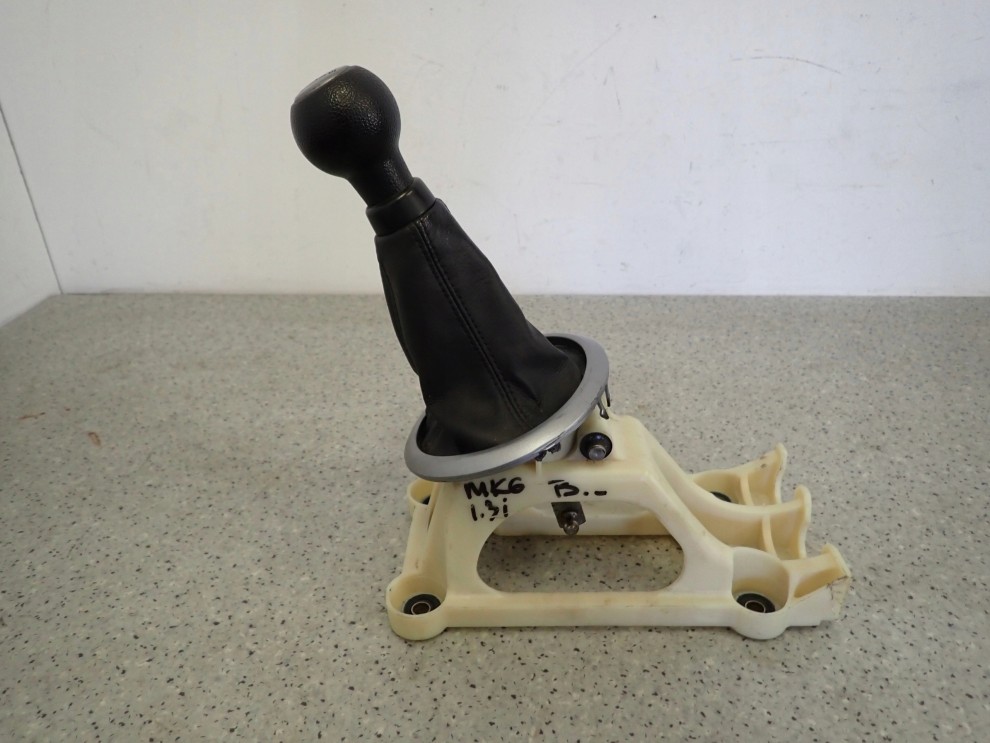 SUZUKI SWIFT MK6 1.3i 05- LEWAREK GAŁKA ZMIANY BIEGÓW 1/7