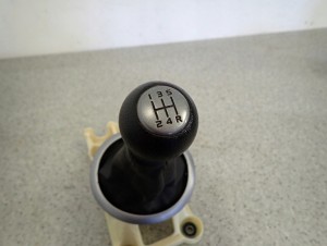 SUZUKI SWIFT MK6 1.3i 05- LEWAREK GAŁKA ZMIANY BIEGÓW 2/7 MINIATURA
