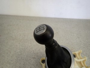 SUZUKI SWIFT MK6 1.3i 05- LEWAREK GAŁKA ZMIANY BIEGÓW 3/7 MINIATURA