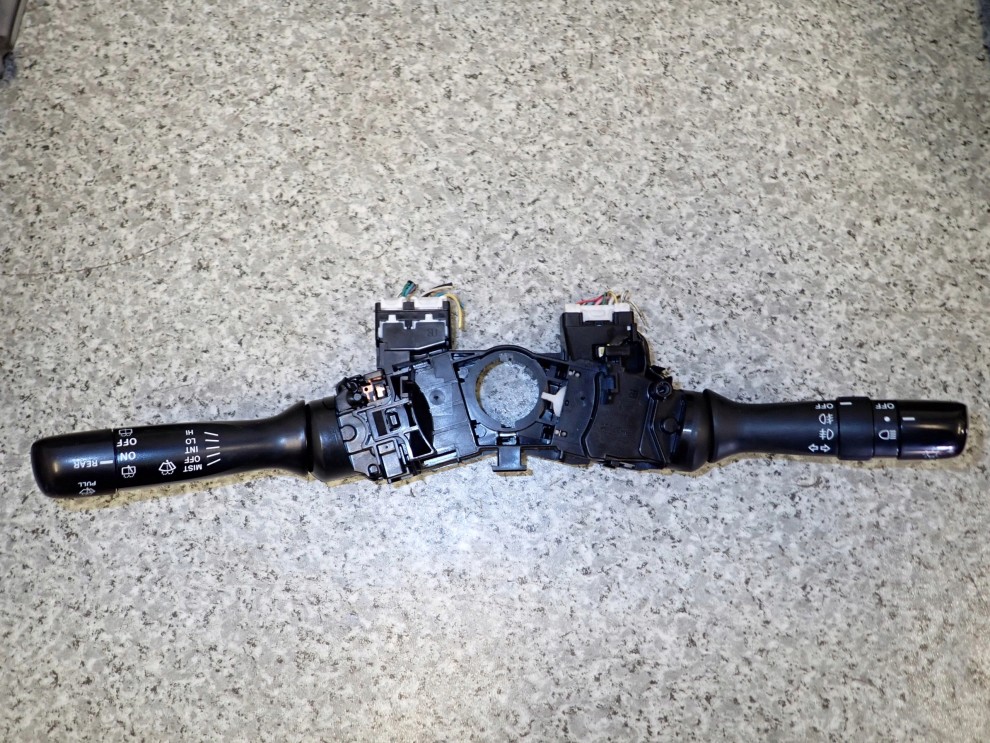 TOYOTA YARIS II 06-11 PRZEŁĄCZNIK ZESPOLONY ŚWIATEŁ WYCIERACZEK 2/6