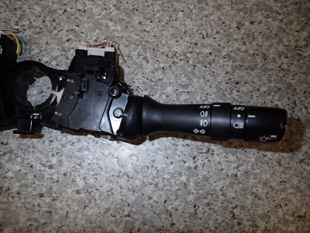 TOYOTA YARIS II 06-11 PRZEŁĄCZNIK ZESPOLONY ŚWIATEŁ WYCIERACZEK 3/6