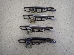 MITSUBISHI GRANDIS 03-11 KLAMKA TYLNA PRAWA 4/6 MINIATURA