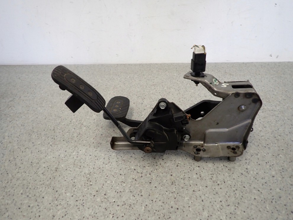 NISSAN MICRA K12 PEDAŁ GAZU POTENCJOMETR PEDAŁ HAMULCA AUTOMAT 4/7