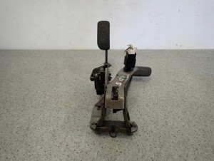 NISSAN MICRA K12 PEDAŁ GAZU POTENCJOMETR PEDAŁ HAMULCA AUTOMAT 3/7 MINIATURA
