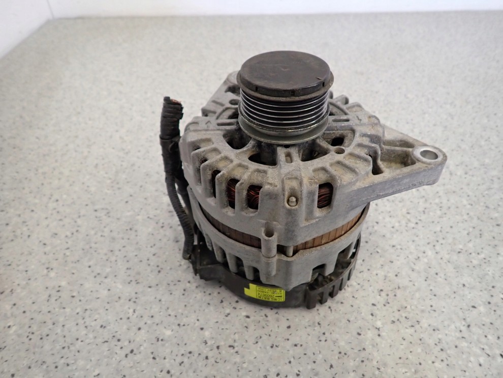 HYUNDAI i40 1.7 CRDI 11- ALTERNATOR 37300-2A800 4/6