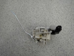 HONDA JAZZ II LIFT 06-08 ZAMEK DRZWI PRZEDNI PRAWY 4/7 MINIATURA