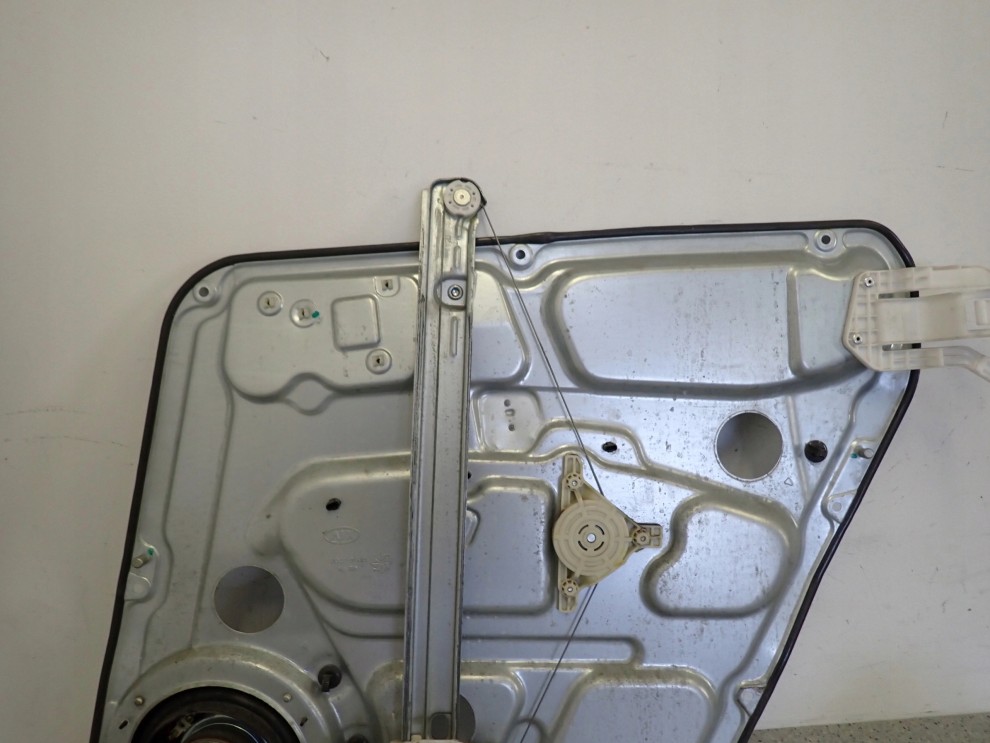 KIA CARENS III 06-11 PODNOŚNIK SZYBY TYLNY LEWY 7/7