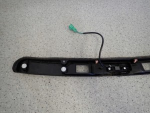 SUZUKI SWIFT MK7 10- SWITCH PRZYCISK KLAPY BAGAŻNIKA 8/9 MINIATURA